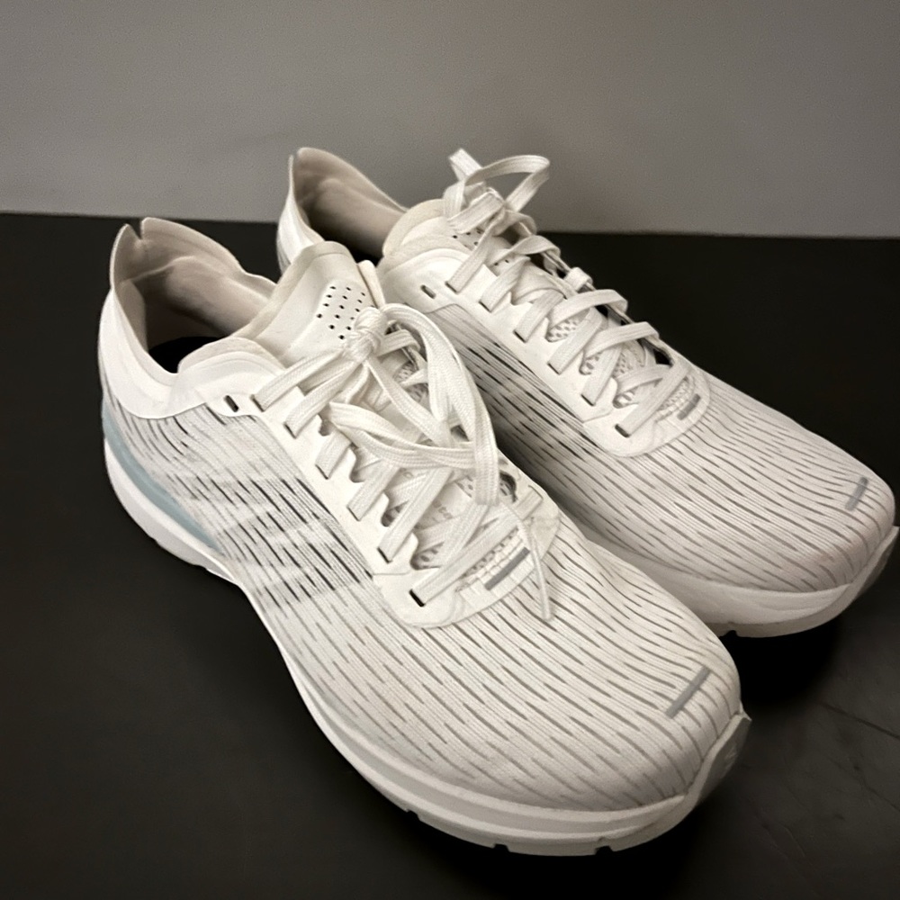 Salomon Women’s Sonic running shoes